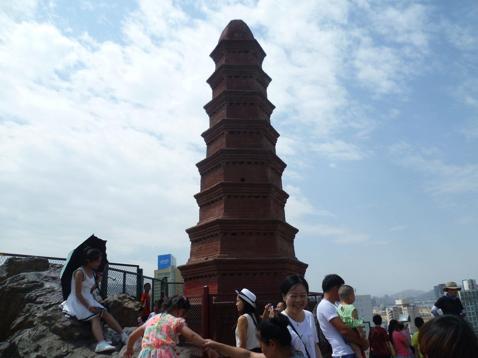 Hongshan Pagoda and visitors in Hongshan Park