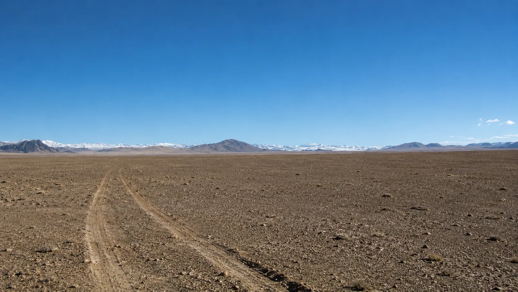 High-resolution visual of a river valley in the Kunlun mountain environment